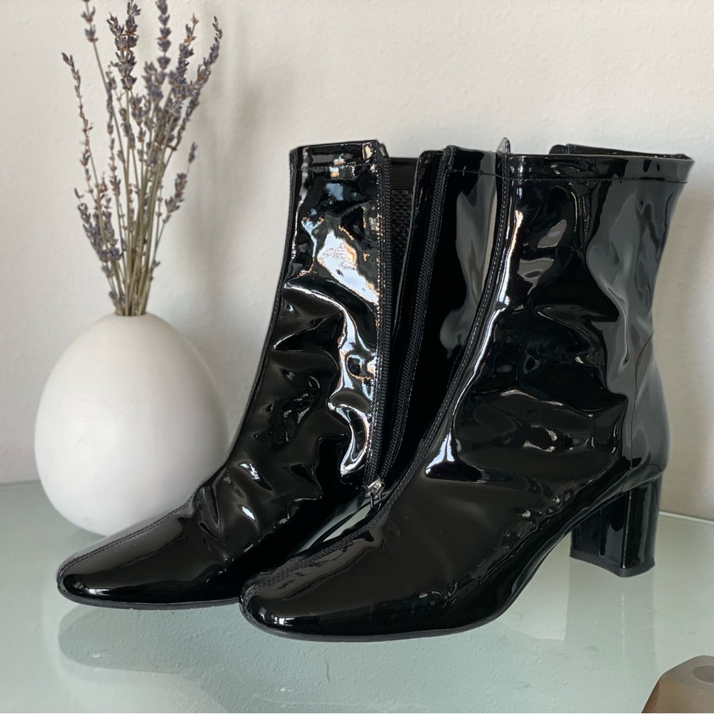 Aquatalia black shiny booties